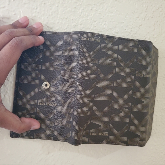 Michael Kors Wallet - Picture 5 of 5